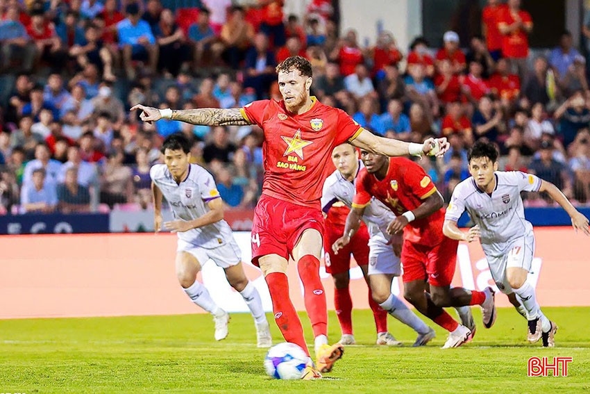 Hà Tĩnh vs Bình Dương, V-League 2024/25, kết quả bóng đá, Geovane, Trọng Hoàng, Đức Chinh, Janclesio thẻ đỏ