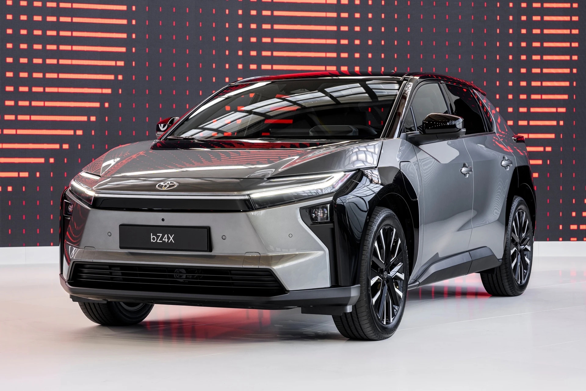 Xe điện, Toyota, Akio Toyoda, hybrid, xe hybrid, xe thuần điện, CO2, chiến lược đa năng lượng