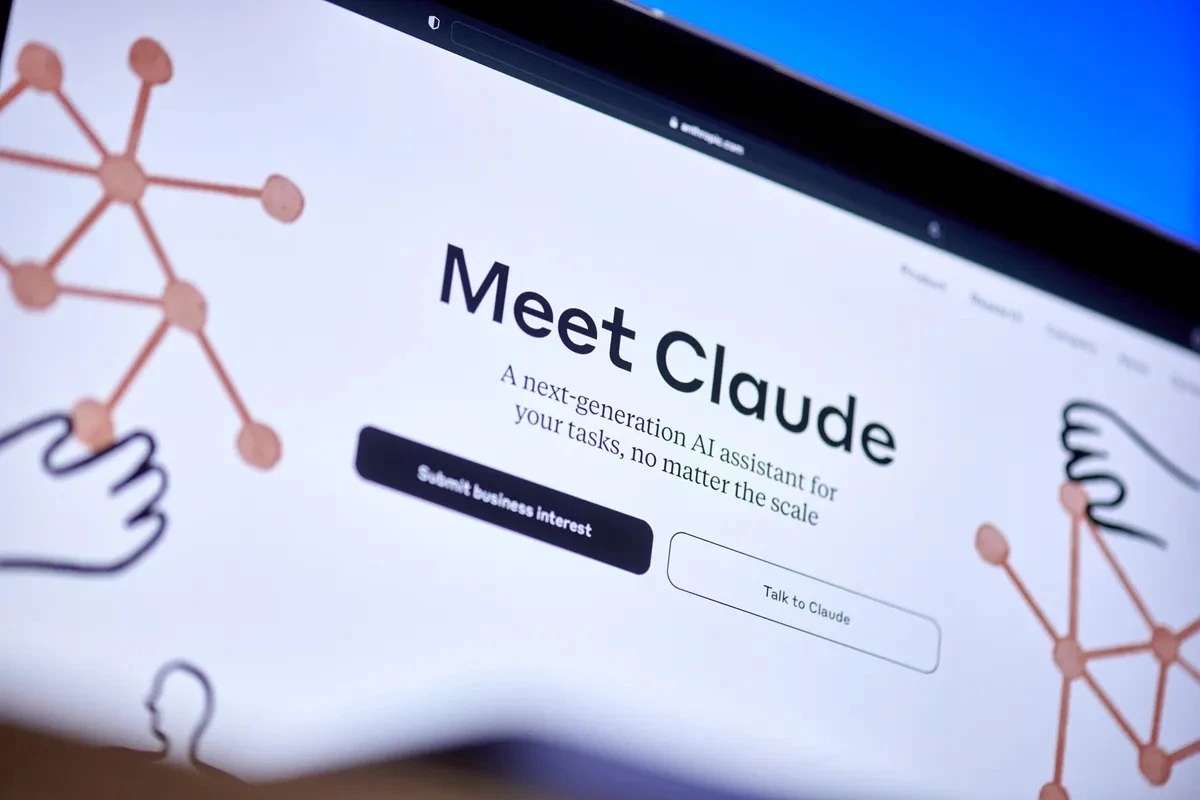 Apple hợp tác Anthropic, AI lập trình Apple, Claude Sonnet, vibe-coding, Apple phát triển AI, Swift Assist