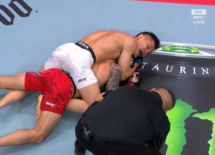 Quang Lê UFC, võ sĩ Việt tại UFC, Quang Lê thắng Bolanos, UFC Fight Night 2025, chiến thắng lịch sử UFC