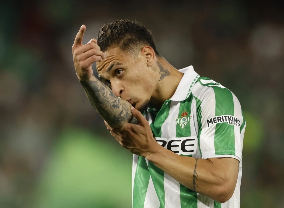 Antony, Real Betis, Manchester United, chuyển nhượng Antony, Betis giữ Antony, cầu thủ Brazil, Champions League, Conference League