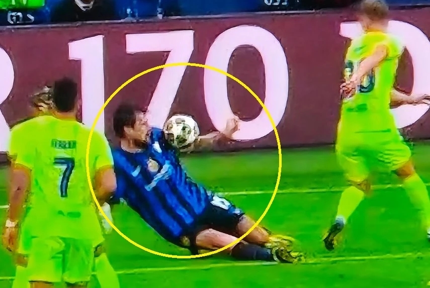 Barca bị loại, Champions League 2025, Inter Milan vs Barcelona, tranh cãi VAR, phạt đền Acerbi, trọng tài Marciniak, Yann Sommer