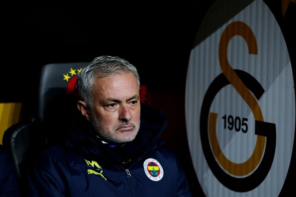 Mourinho, Fenerbahce, Mourinho bị sa thải, Mourinho đòi tiền bồi thường