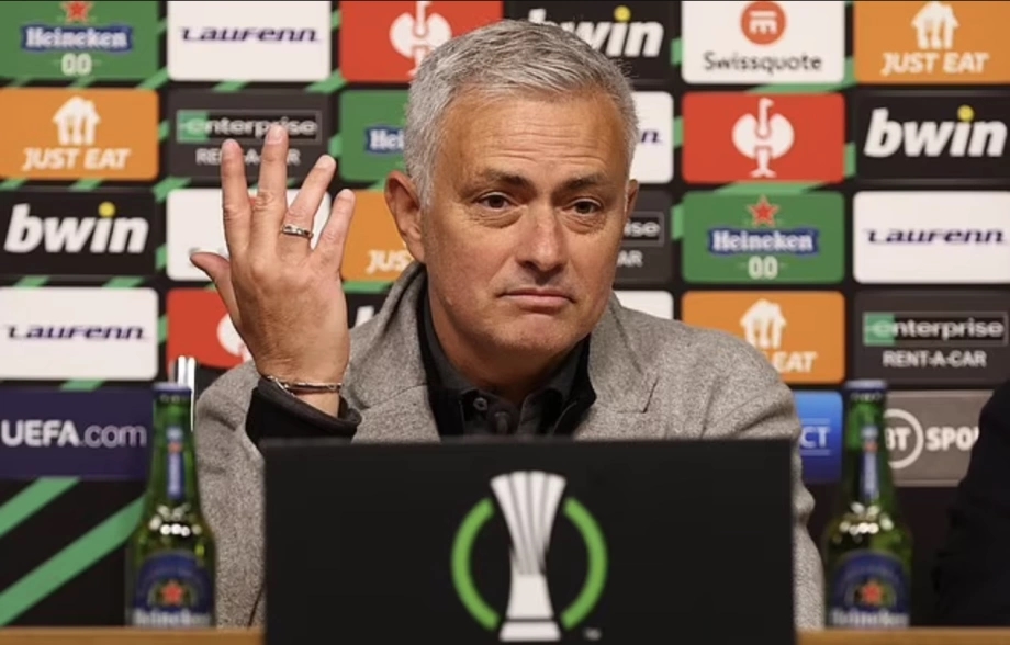 Mourinho, Fenerbahce, Mourinho bị sa thải, Mourinho đòi tiền bồi thường