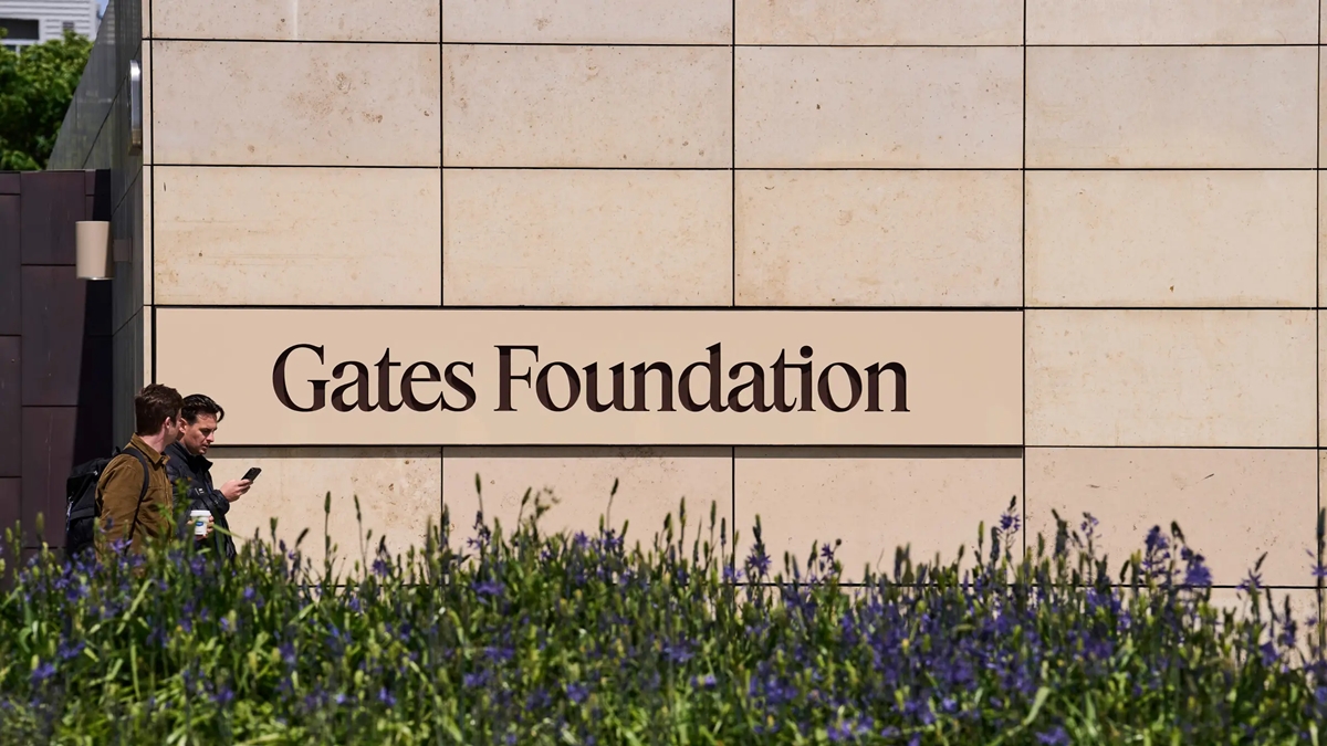 Bill Gates, Quỹ Gates, từ thiện toàn cầu, giải thể quỹ, chi tiêu từ thiện, sức khỏe, giáo dục, phát triển toàn cầu, bình đẳng giới