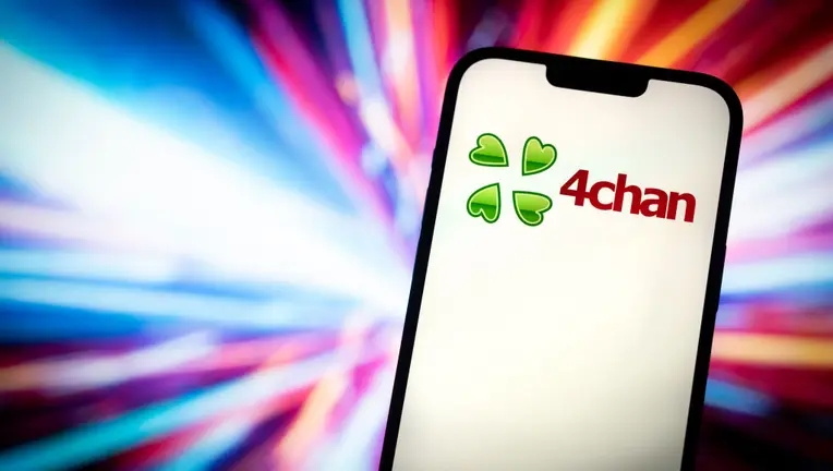 4chan, hacker, PDF độc hại, tấn công mạng, mã nguồn rò rỉ, lỗ hổng bảo mật