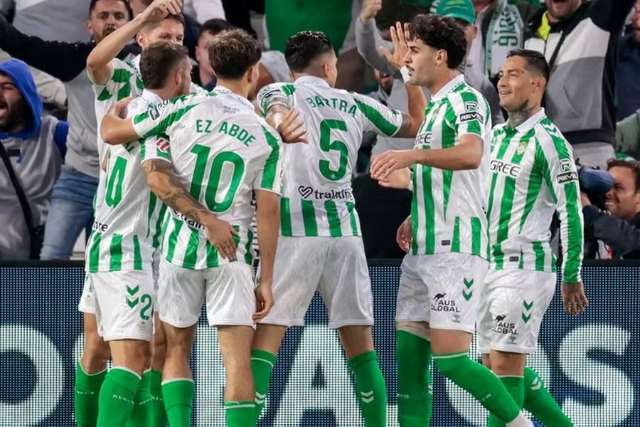 Bellerin chấn thương, Real Betis, chung kết Cúp C3, Europa Conference League, Betis vs Chelsea