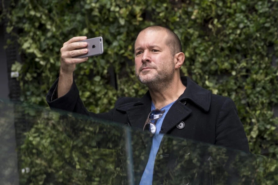 Jony Ive, iPhone, Apple, OpenAI, nghiện smartphone, thiết bị AI, mạng xã hội, Humane AI Pin, LoveFrom