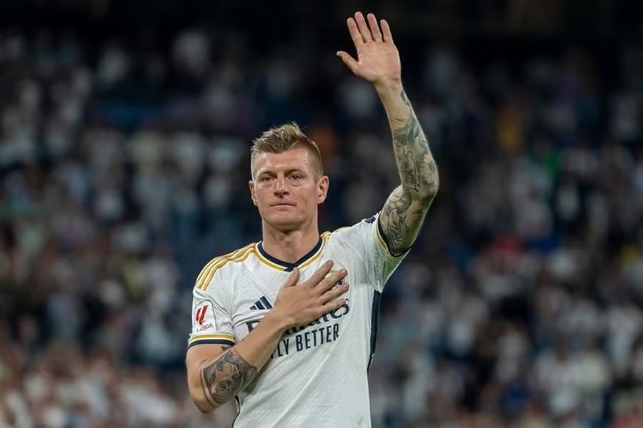 Toni Kroos, Francesco Acerbi, Inter Milan, Barcelona, Champions League, hậu vệ Acerbi