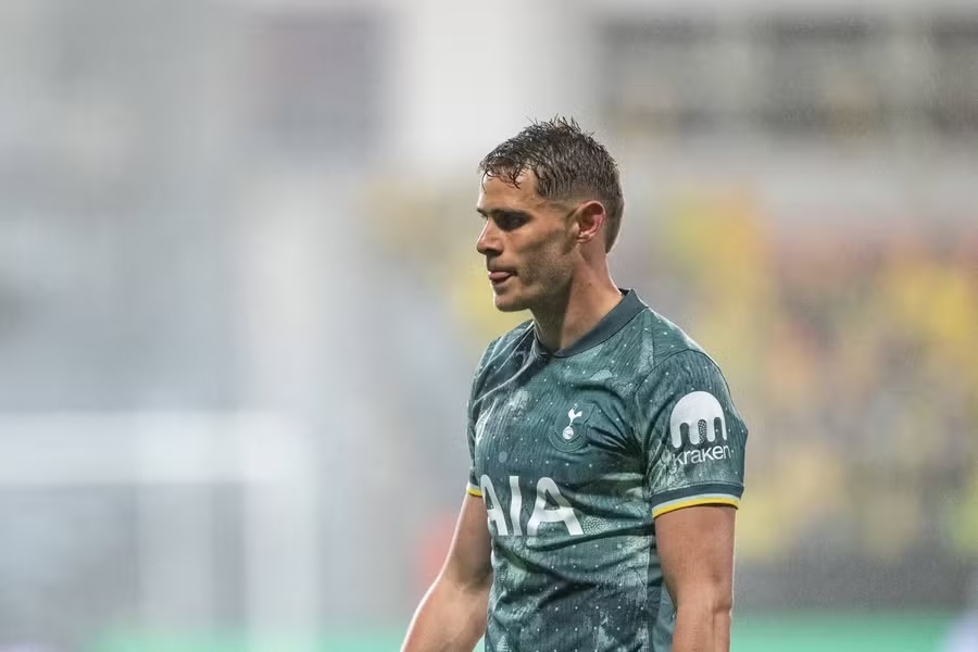 Tottenham, Van de Ven, Man United, Europa League, chung kết, không sợ
