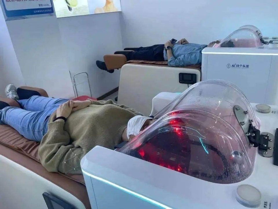 máy gội đầu AI, ngành gội đầu, công nghệ AI Trung Quốc, robot làm đẹp, startup AI, nhượng quyền gội đầu, thiết bị làm đẹp thông minh