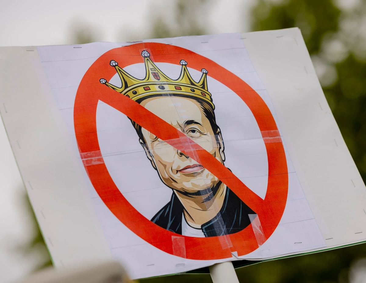 Tesla, Elon Musk, sa thải nhân viên, Matthew LaBrot, phản đối Elon Musk