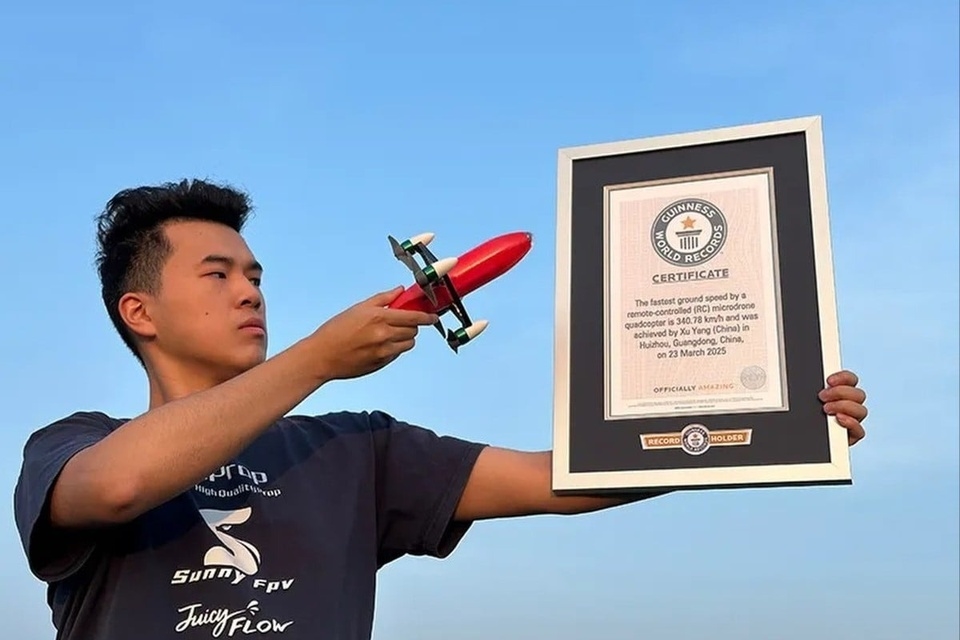 Xu Yang, drone siêu nhỏ, microdrone, kỷ lục Guinness, sinh viên Trung Quốc