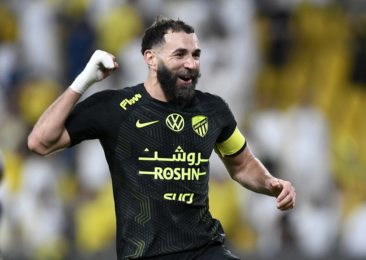 Cristiano Ronaldo, thu nhập Ronaldo, VĐV giàu nhất 2025, Forbes thể thao, thu nhập thể thao thế giới, Messi, Stephen Curry, LeBron James, Tyson Fury