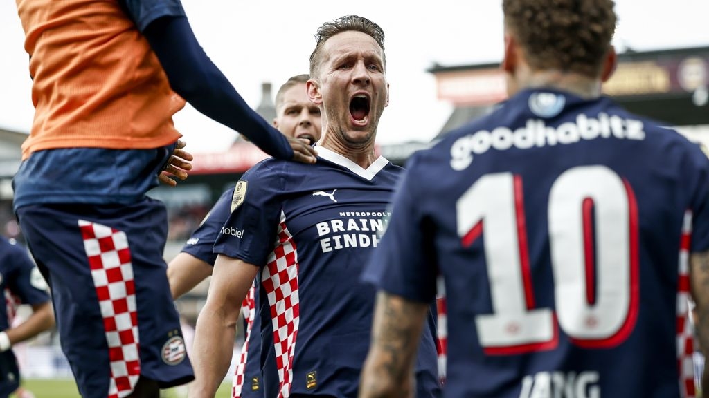 Ajax mất chức vô địch, Ajax Eredivisie 2025, PSV vô địch Hà Lan, Ajax hụt hơi cuối mùa, Eredivisie 2024/25, Ajax vs PSV