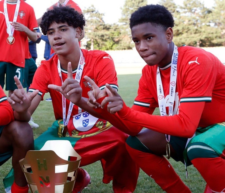 Ronaldo Jr, con trai Ronaldo ghi bàn, Ronaldo Jr ghi cú đúp, U15 Bồ Đào Nha vô địch, Ronaldo Jr U15 Bồ Đào Nha, giải Vlatko Markovic 2025