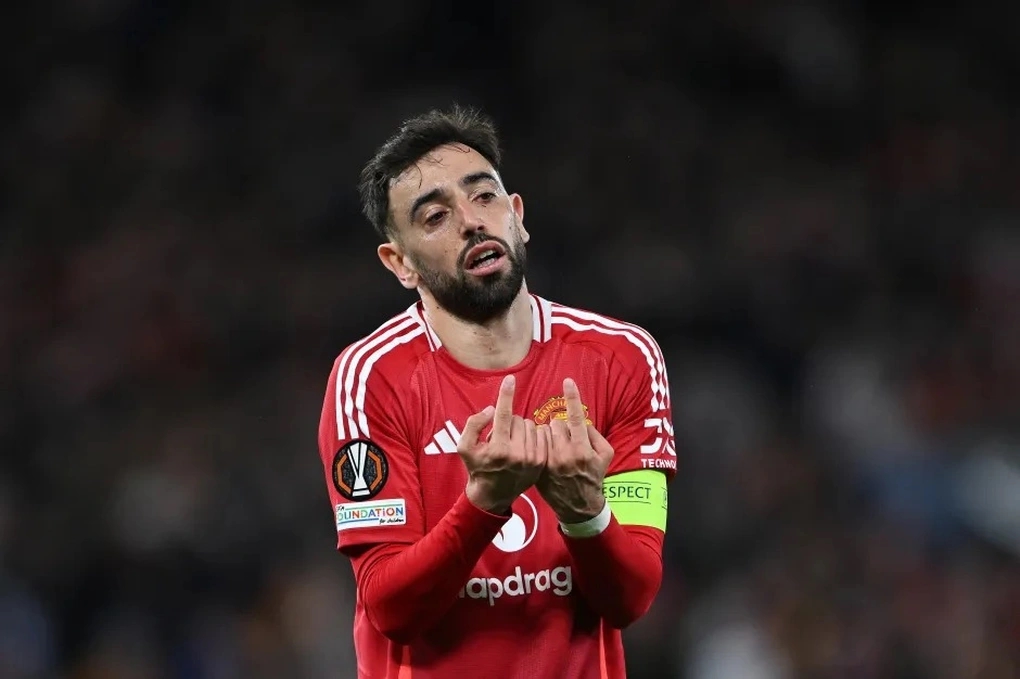Bruno Fernandes, chuyển nhượng MU 2025, Al Hilal, đội trưởng MU, tương lai Bruno, MU không dự cúp châu Âu, Ruben Amorim