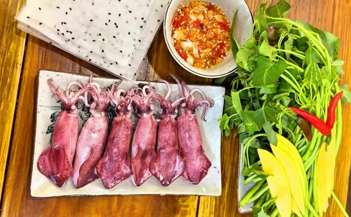 Mực cuốn rau muống, Mukbang mực