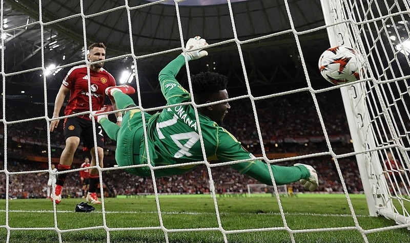 Onana, sai lầm Onana, MU thua Tottenham, chung kết Europa League, Onana bị chỉ trích