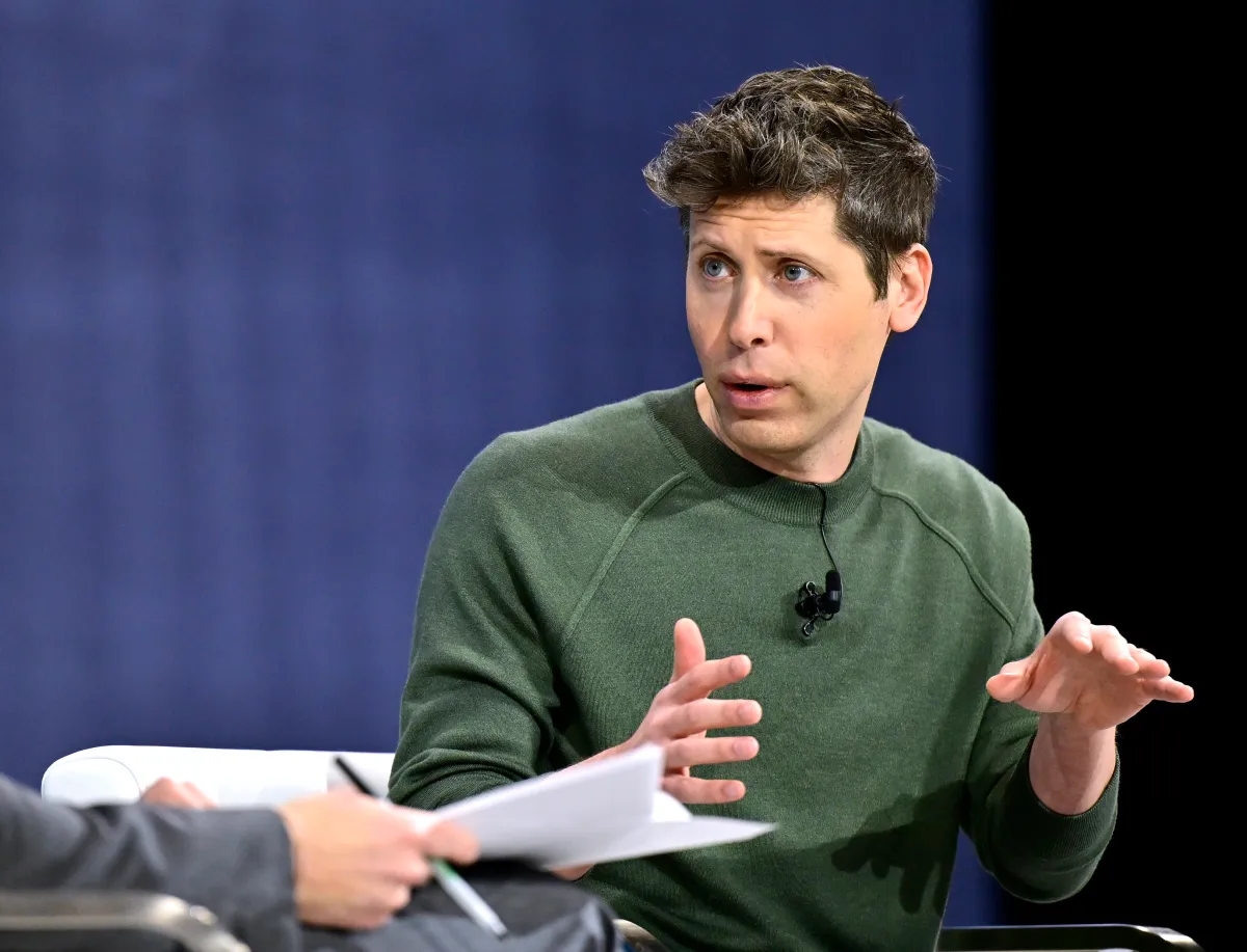 OpenAI, thiết bị AI, Sam Altman, Jony Ive, công nghệ mới