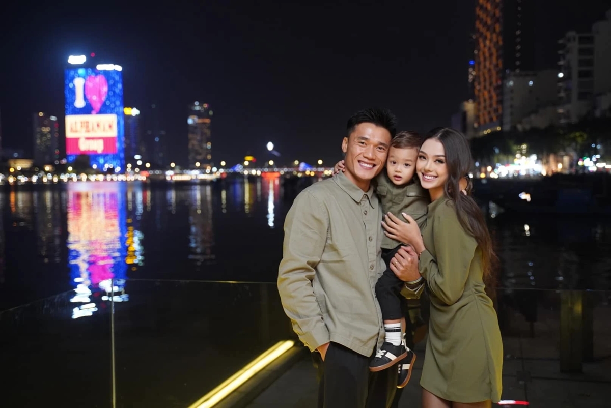 Bùi Tiến Dũng, Dianka Zakhidova, kỷ niệm 3 năm cưới, vợ chồng cầu thủ, tình yêu