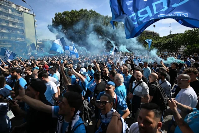 Napoli vô địch Serie A, kết quả Napoli vs Cagliari, McTominay ghi bàn, Lukaku Napoli, HLV Conte Napoli