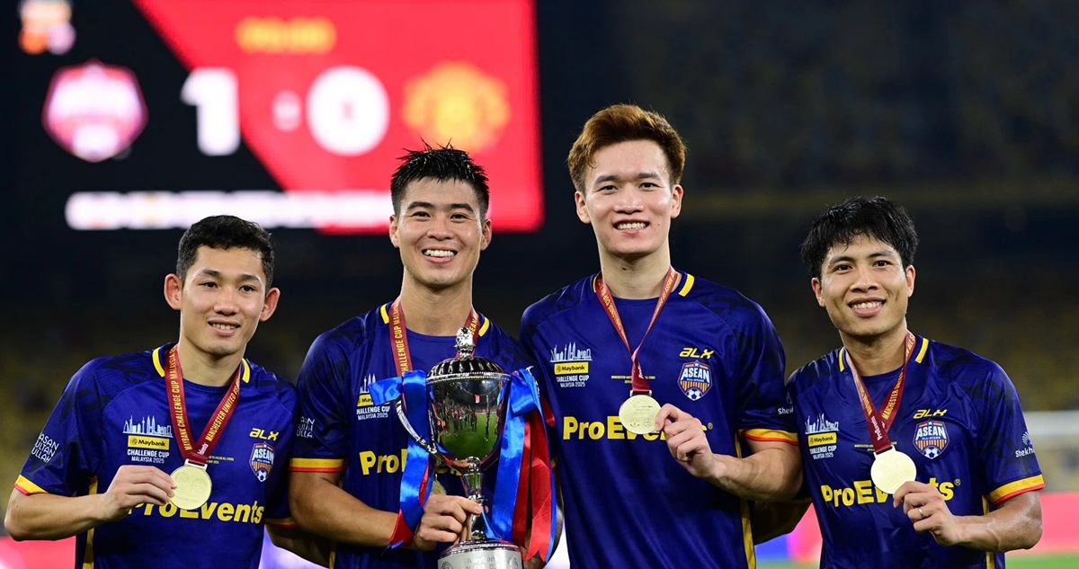 Hoàng Đức, Bruno Fernandes, ASEAN All Stars vs MU, Hai Long, Duy Mạnh, Văn Vĩ, MU thua