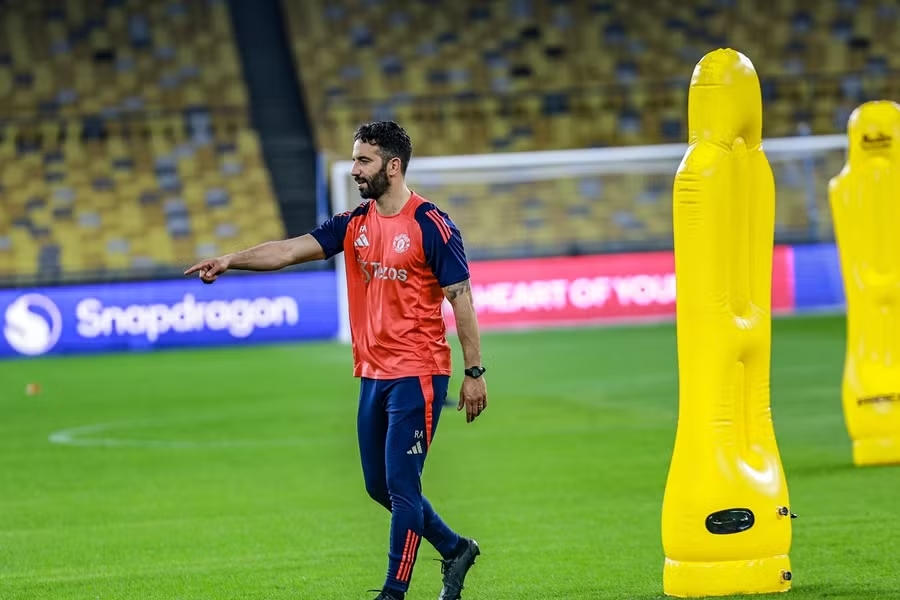 Ruben Amorim, cầu thủ trẻ Man United, tài năng trẻ MU, MU vs Hong Kong, Chido Obi-Martin, Ayden Heaven, Jim Thwaites
