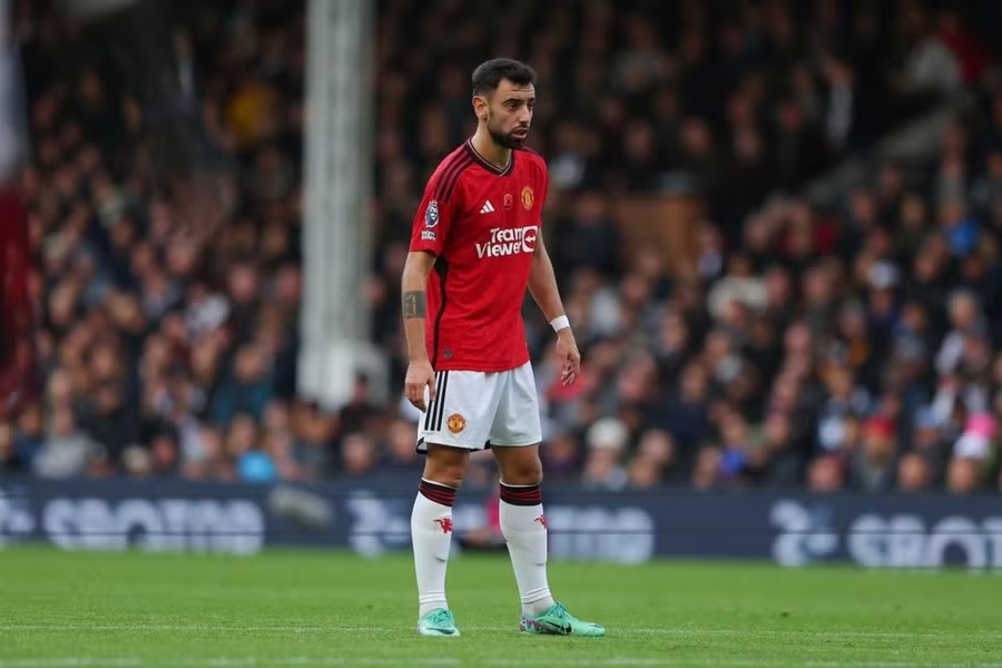 Bruno Fernandes, Man Utd, Paul Scholes, Jamie Carragher, Al-Hilal, chuyển nhượng Manchester United