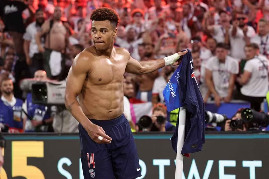 Desire Doue, PSG, Champions League, Cristiano Ronaldo, kỷ lục, cầu thủ trẻ, chung kết