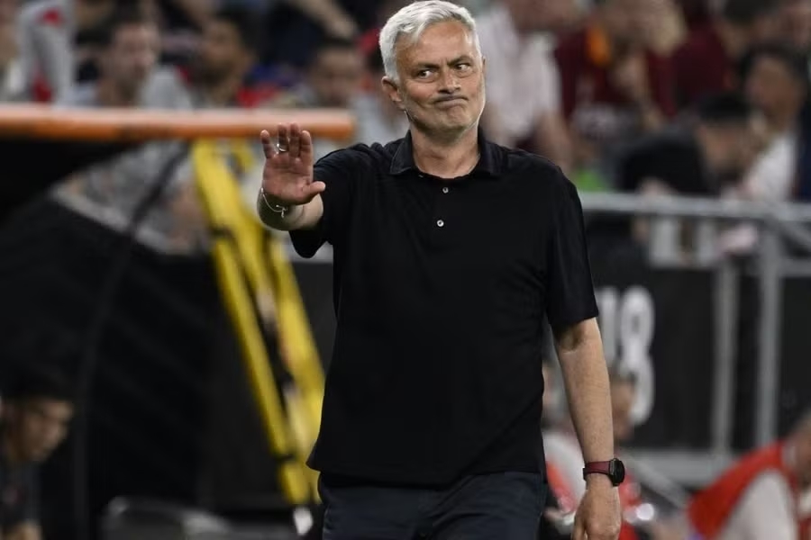 Mourinho, Fenerbahce, Galatasaray, Super Lig, mùa giải trắng tay, bóng đá Thổ Nhĩ Kỳ