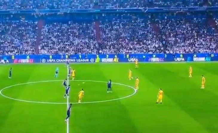 PSG, Inter Milan, Chung kết Champions League, chiến thuật lạ, đá giao bóng, Luis Enrique, đá ra biên