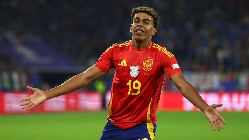 Lamine Yamal, Tây Ban Nha vs Pháp, Nations League, Quả bóng Vàng, Luis de la Fuente