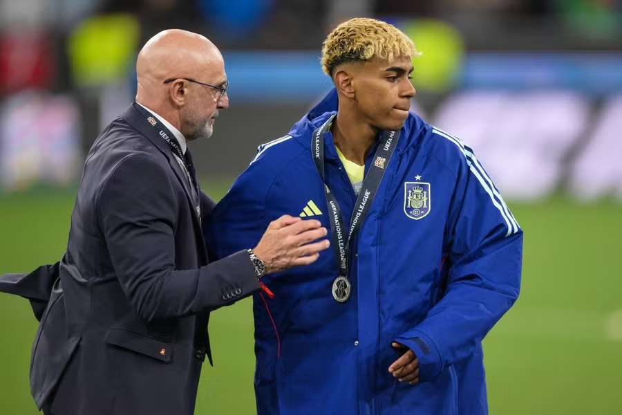 Lamine Yamal, Luis de la Fuente, đội tuyển Tây Ban Nha, chỉ trích, UEFA Nations League