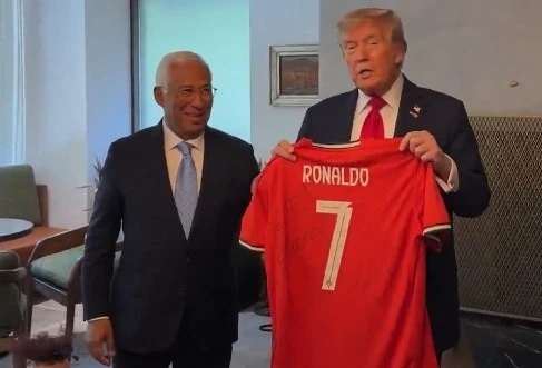 Ronaldo tặng áo cho Trump, Ronaldo, Donald Trump, thông điệp hòa bình, Nations League