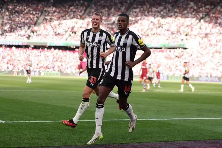 Liverpool, Alexander Isak, chuyển nhượng Liverpool, Florian Wirtz, Darwin Nunez, kỷ lục chuyển nhượng Anh, Arne Slot, Newcastle