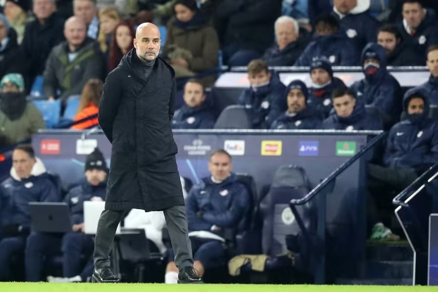 Pep Guardiola, Rico Lewis, thẻ đỏ, Manchester City, Club World Cup, Wydad Casablanca, VAR