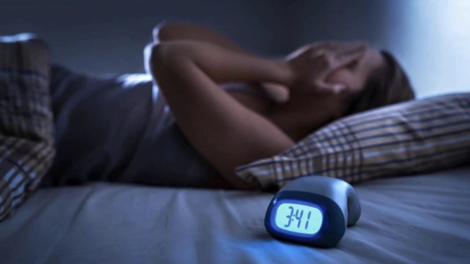 Thức dậy lúc 3h sáng, mất ngủ, hormone cortisol, giấc ngủ, stress, thói quen ngủ