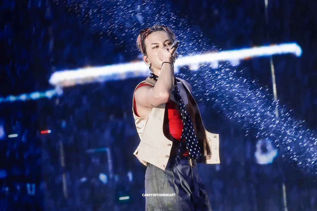 G-Dragon, Mỹ Đình, biểu diễn dưới mưa, đêm nhạc Hà Nội, fan Việt