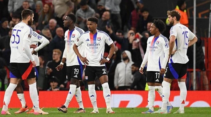 Lyon, Ligue 2, DNCG, John Textor, Eagle Football Group, khủng hoảng tài chính