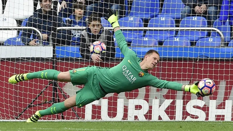 Ter Stegen, Monaco, Barcelona, chuyển nhượng, Ligue 1, Joan Garcia, Wojciech Szczesny, Hansi Flick, Adi Hutter, La Liga, quỹ lương, tài chính Barcelona, Ansu Fati, Paul Pogba
