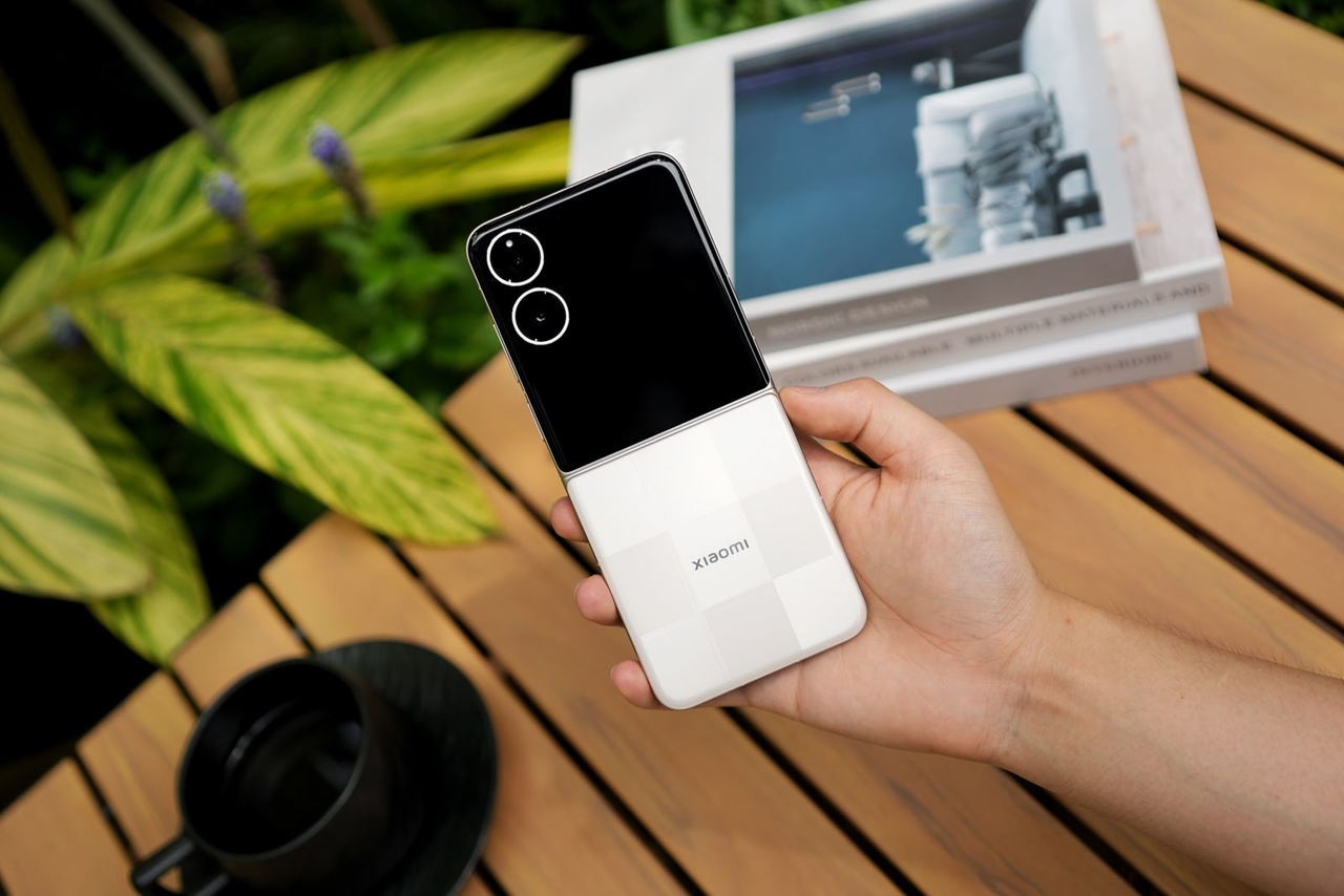 Xiaomi Mix Flip 2, ảnh thực tế Xiaomi Mix Flip 2, điện thoại gập, Xiaomi, điện thoại Android