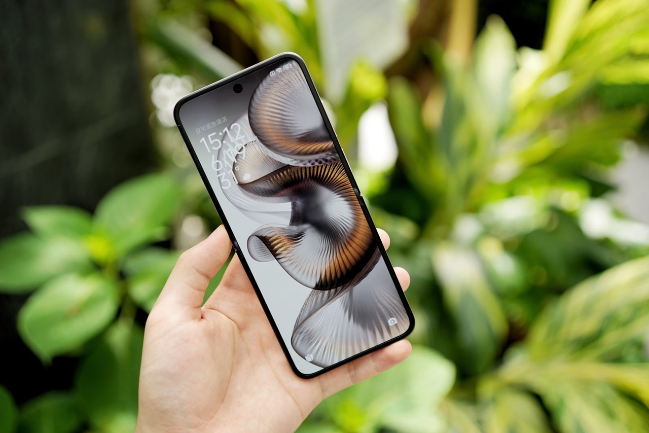 Xiaomi Mix Flip 2, ảnh thực tế Xiaomi Mix Flip 2, điện thoại gập, Xiaomi, điện thoại Android