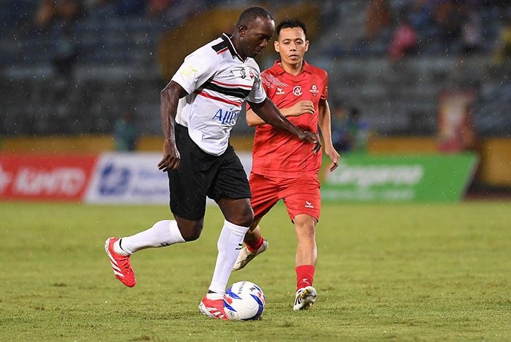 Văn Quyết, Văn Quyến, Huyền thoại MU, MU All-Stars, Ngôi sao Việt Nam, bóng đá Việt Nam