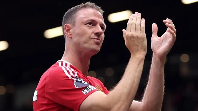 Jonny Evans giải nghệ, nhận vai trò mới tại Man Utd