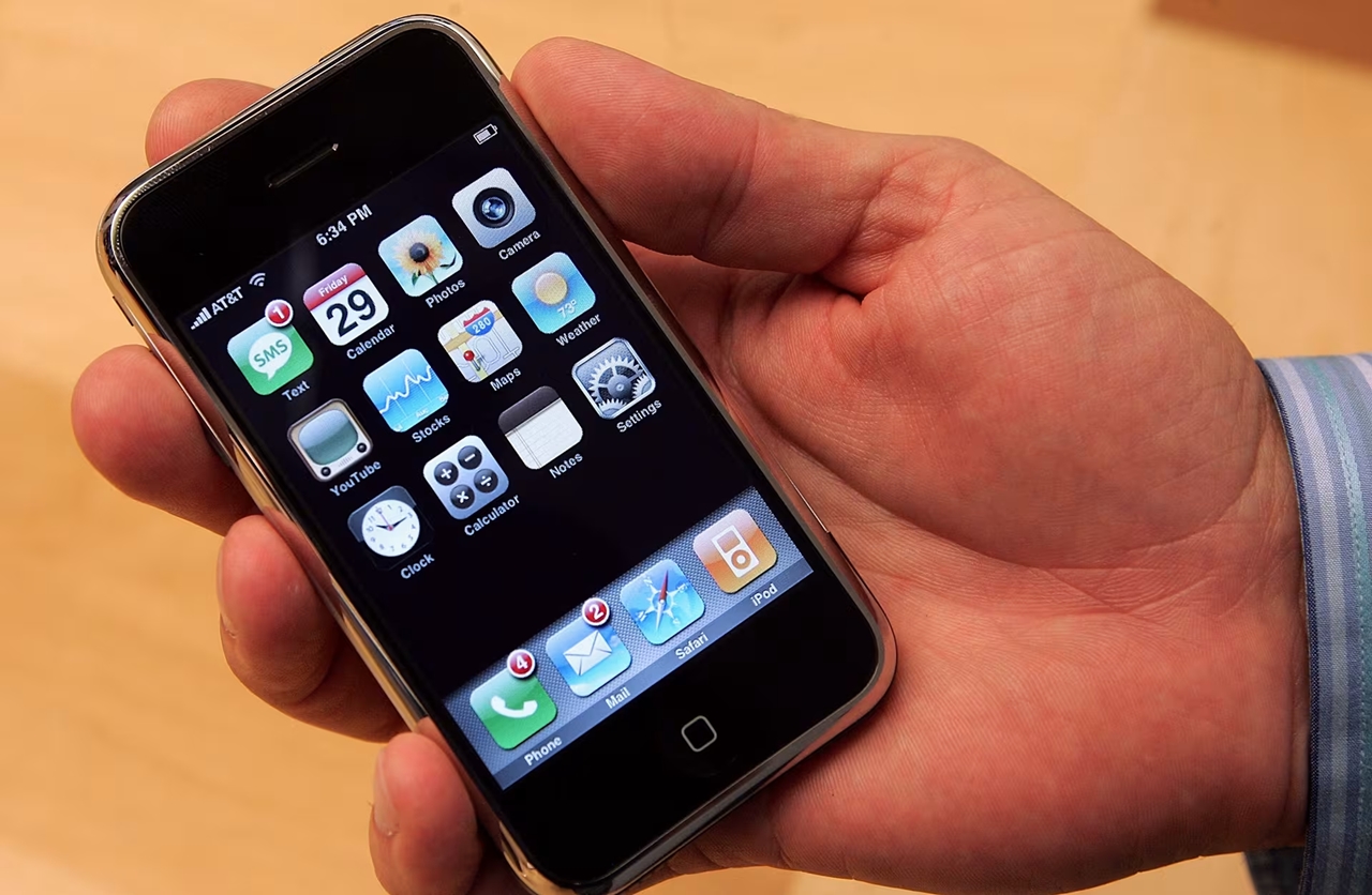 iPhone đầu tiên, ngày ra mắt iPhone, iPhone 2007, Steve Jobs, lịch sử iPhone