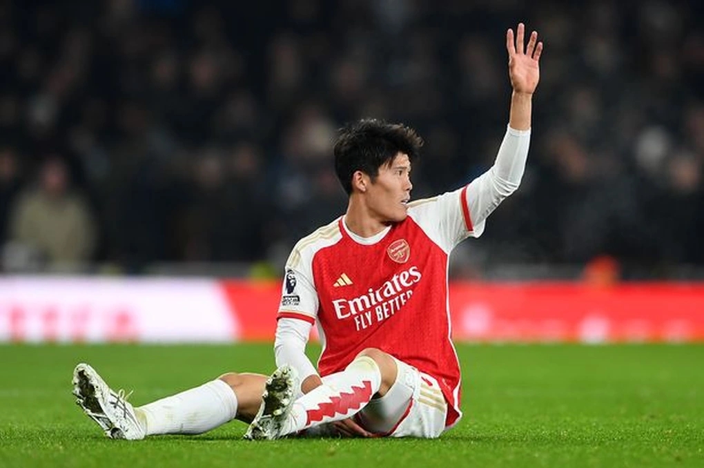 Tomiyasu, Arsenal, chuyển nhượng Arsenal, chấn thương Tomiyasu, Cristhian Mosquera
