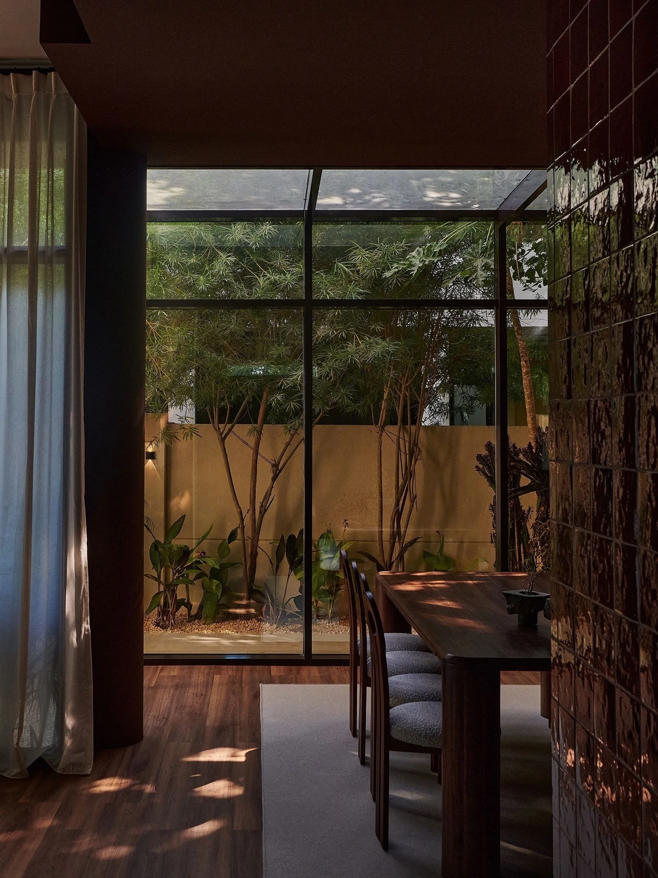 Mohanad AlHattab, biệt thự Dubai, thiết kế nội thất, nghệ sĩ hài, Alamira Noor Bani Hashim