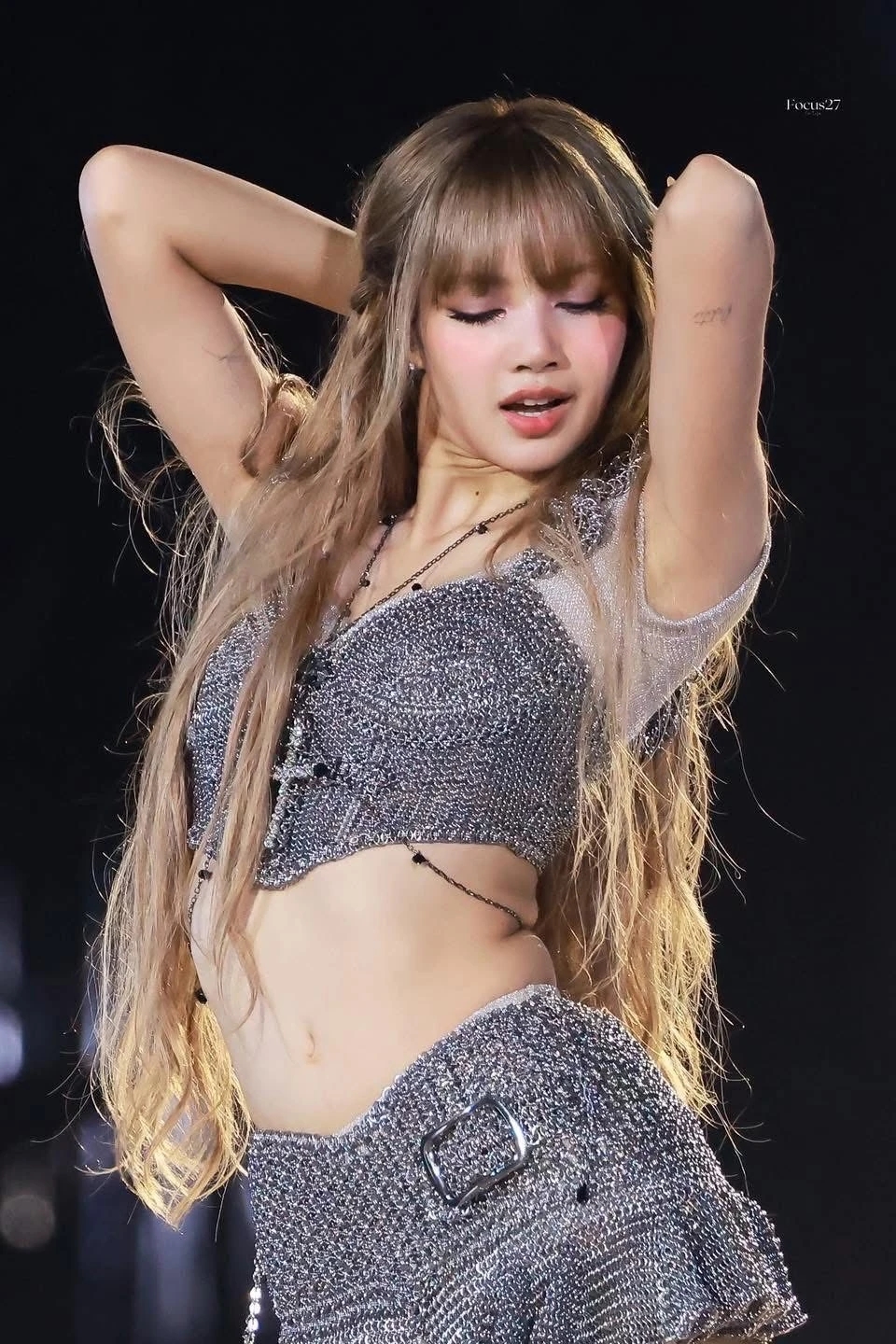 Lisa, BlackPink, Deadline World Tour, búp bê sống, concert Kpop