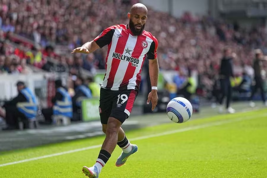 Bryan Mbeumo, Manchester United, Brentford, chuyển nhượng, bóng đá Anh, Premier League, Cameroon, Ashu Cyprian Besong